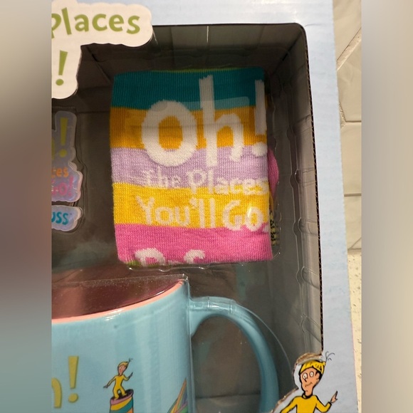 Dr.  Seuss Oh the Places You'll Go Mug, Socks & Key Chain Gift Set NEW IN BOX - Picture 3 of 9